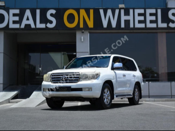 تويوتا  لاند كروزر  في اكس ار  2009  اوتوماتيك  320,000 كم  8 سلندر  دفع رباعي  اس يو في  أبيض