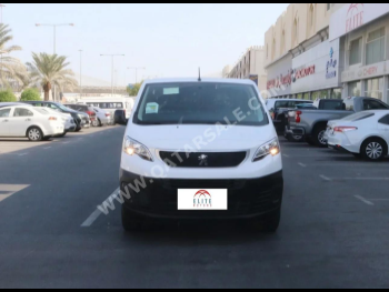 بيجو  اكسبرت  2022  اوتوماتيك  9,000 كم  4 سلندر  سحب امامي  فان \ باص  أبيض