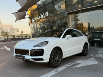 Porsche  Cayenne  2021  Automatic  32,000 Km  6 Cylinder  Four Wheel Drive (4WD)  SUV  White