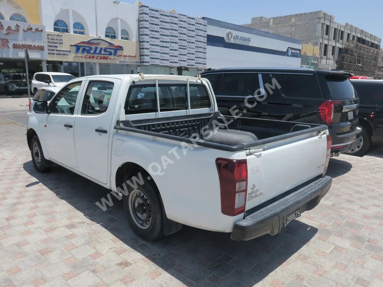 Isuzu  D-Max  2016  Manual  94,000 Km  4 Cylinder  Rear Wheel Drive (RWD)  Pick Up  White