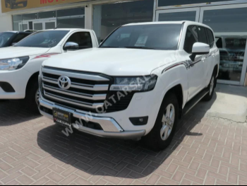 تويوتا  لاند كروزر  جي اكس ار  2022  اوتوماتيك  72,000 كم  6 سلندر  دفع رباعي  اس يو في  أبيض