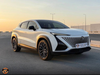 تشانجان  يوني تي  2024  اوتوماتيك  32,500 كم  4 سلندر  سحب امامي  اس يو في  أبيض  تحت الضمان