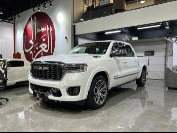 دودج  رام  لميتد  2025  اوتوماتيك  4,000 كم  6 سلندر  دفع رباعي  بيكب  أبيض  تحت الضمان