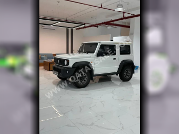 سوزوكي  جمني  2023  عادي  30,000 كم  4 سلندر  دفع رباعي  اس يو في  أبيض  تحت الضمان