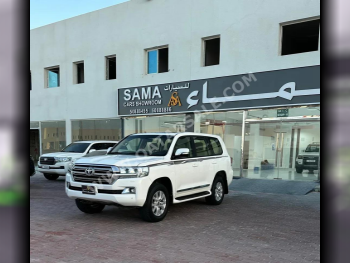 تويوتا  لاند كروزر  جي اكس ار  2018  اوتوماتيك  305,000 كم  8 سلندر  دفع رباعي  اس يو في  أبيض
