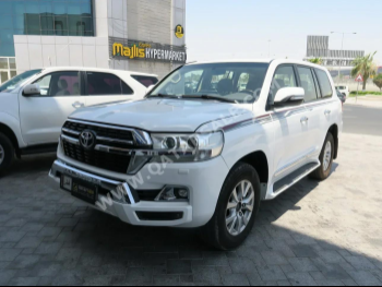 تويوتا  لاند كروزر  جي اكس ار  2019  اوتوماتيك  163,000 كم  8 سلندر  دفع رباعي  اس يو في  أبيض