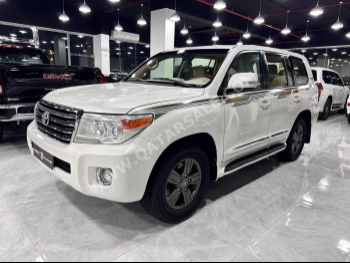 تويوتا  لاند كروزر  جي اكس ار  2014  اوتوماتيك  323,000 كم  8 سلندر  دفع رباعي  اس يو في  أبيض