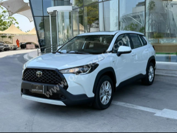 تويوتا  كورولا  كروس هايبرد  2025  اوتوماتيك  0 كم  4 سلندر  دفع رباعي  اس يو في  أبيض  تحت الضمان