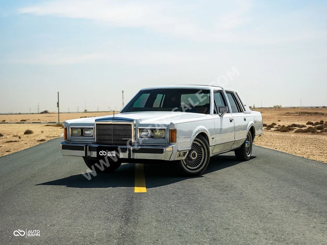 لنكولن  تاون كار  1989  اوتوماتيك  107,000 كم  8 سلندر  دفع خلفي  كلاسك  أبيض