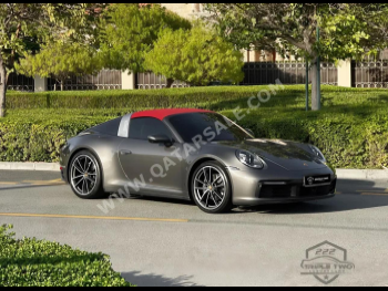 بورش  911  تارجا 4  2023  اوتوماتيك  21,700 كم  6 سلندر  دفع خلفي  كوبيه \ سبورت  رمادي