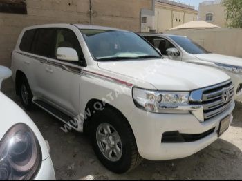 تويوتا  لاند كروزر  جي اكس ار  2020  اوتوماتيك  146,000 كم  6 سلندر  دفع رباعي  اس يو في  أبيض