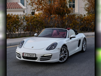 بورش  بوكستر  2015  اوتوماتيك  69,000 كم  4 سلندر  دفع خلفي  كشف  أبيض