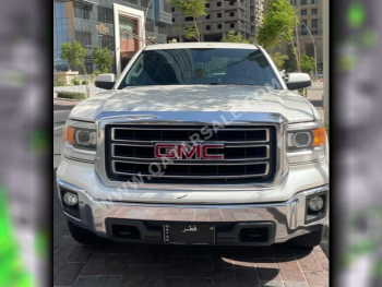 جي ام سي  سييرا  زد 71  2014  اوتوماتيك  243,000 كم  8 سلندر  دفع رباعي  بيكب  أبيض لؤلؤي