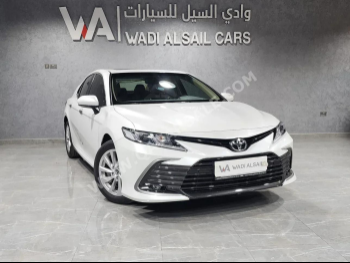 Toyota  Camry  GLE  2023  Automatic  13,000 Km  4 Cylinder  Front Wheel Drive (FWD)  Sedan  White  With Warranty