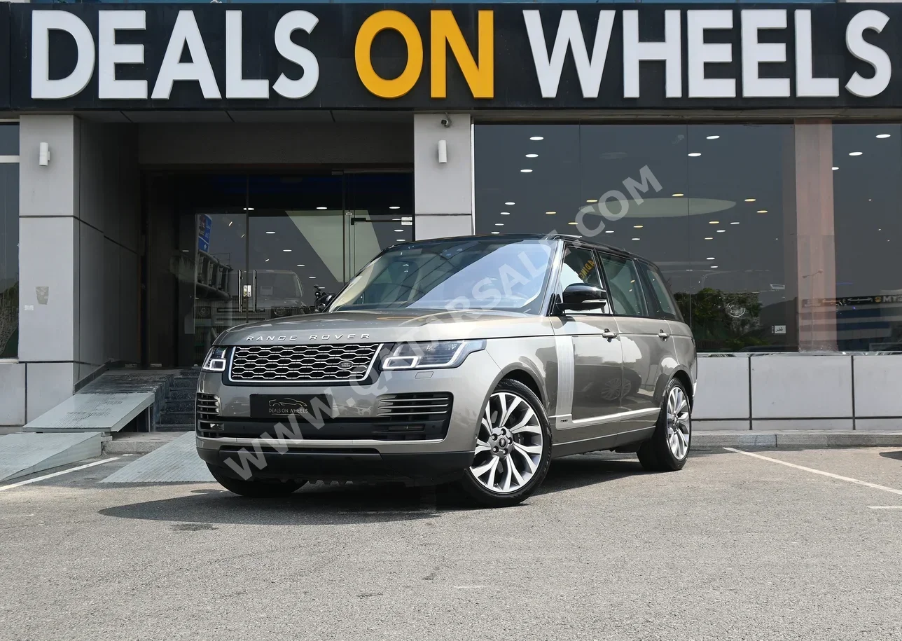لاند روفر  رنج روفر  فوج  2018  اوتوماتيك  74,000 كم  6 سلندر  دفع رباعي  اس يو في  فضي