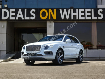 بنتلي  بينتايجا  2018  اوتوماتيك  79,000 كم  12 سلندر  دفع كلي مستمر  اس يو في  أبيض