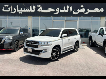 تويوتا  لاند كروزر  جي اكس ار  2018  اوتوماتيك  107,000 كم  8 سلندر  دفع رباعي  اس يو في  أبيض