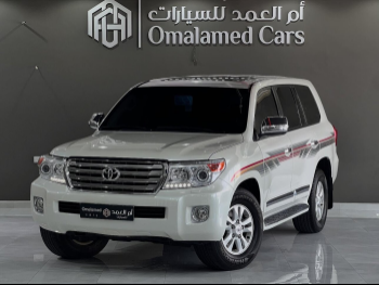 تويوتا  لاند كروزر  جي اكس ار  2013  اوتوماتيك  196,000 كم  6 سلندر  دفع رباعي  اس يو في  أبيض