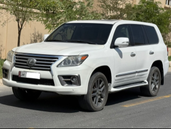لكزس  ال اكس  570 اس  2014  اوتوماتيك  289,000 كم  8 سلندر  دفع رباعي  اس يو في  أبيض