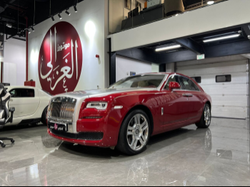 رولز - رويس  غوست  2016  اوتوماتيك  36,000 كم  12 سلندر  دفع كلي مستمر  سيدان  احمر و فضي