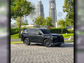 لكزس  ال اكس  600 اف سبورت  2022  اوتوماتيك  96,000 كم  6 سلندر  دفع رباعي  اس يو في  أسود  تحت الضمان