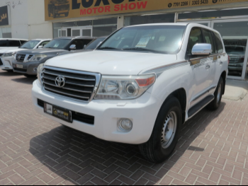 Toyota  Land Cruiser  GXR  2013  Automatic  400,000 Km  8 Cylinder  Four Wheel Drive (4WD)  SUV  White