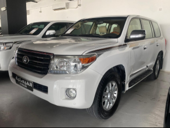 Toyota  Land Cruiser  GXR  2014  Automatic  523,000 Km  8 Cylinder  Four Wheel Drive (4WD)  SUV  White