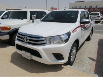 Toyota  Hilux  SR5  2023  Automatic  100,000 Km  4 Cylinder  Rear Wheel Drive (RWD)  Pick Up  White