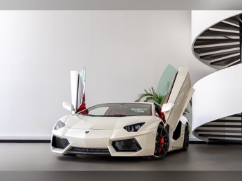 Lamborghini  Aventador  LP700-4  2016  Automatic  35,000 Km  12 Cylinder  All Wheel Drive (AWD)  Coupe / Sport  White  With Warranty