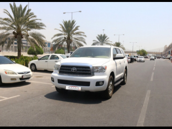 Toyota  Sequoia  2012  Automatic  287,000 Km  8 Cylinder  Four Wheel Drive (4WD)  SUV  White