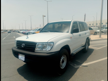 تويوتا  لاند كروزر  جي  2003  عادي  453,000 كم  6 سلندر  دفع رباعي  اس يو في  أبيض