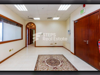 مكاتب تجارية - نصف مفروشة  - الدوحة  - الخليج الغربي