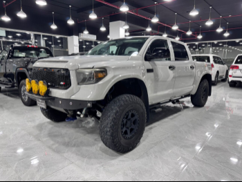 تويوتا  تندرا  تي ار دي  2015  اوتوماتيك  88,000 كم  8 سلندر  دفع رباعي  بيكب  أبيض