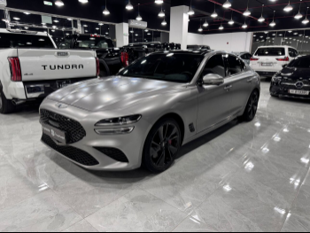 جينيسيس  جي 70  2023  اوتوماتيك  13,000 كم  6 سلندر  دفع خلفي  سيدان  رمادي  تحت الضمان