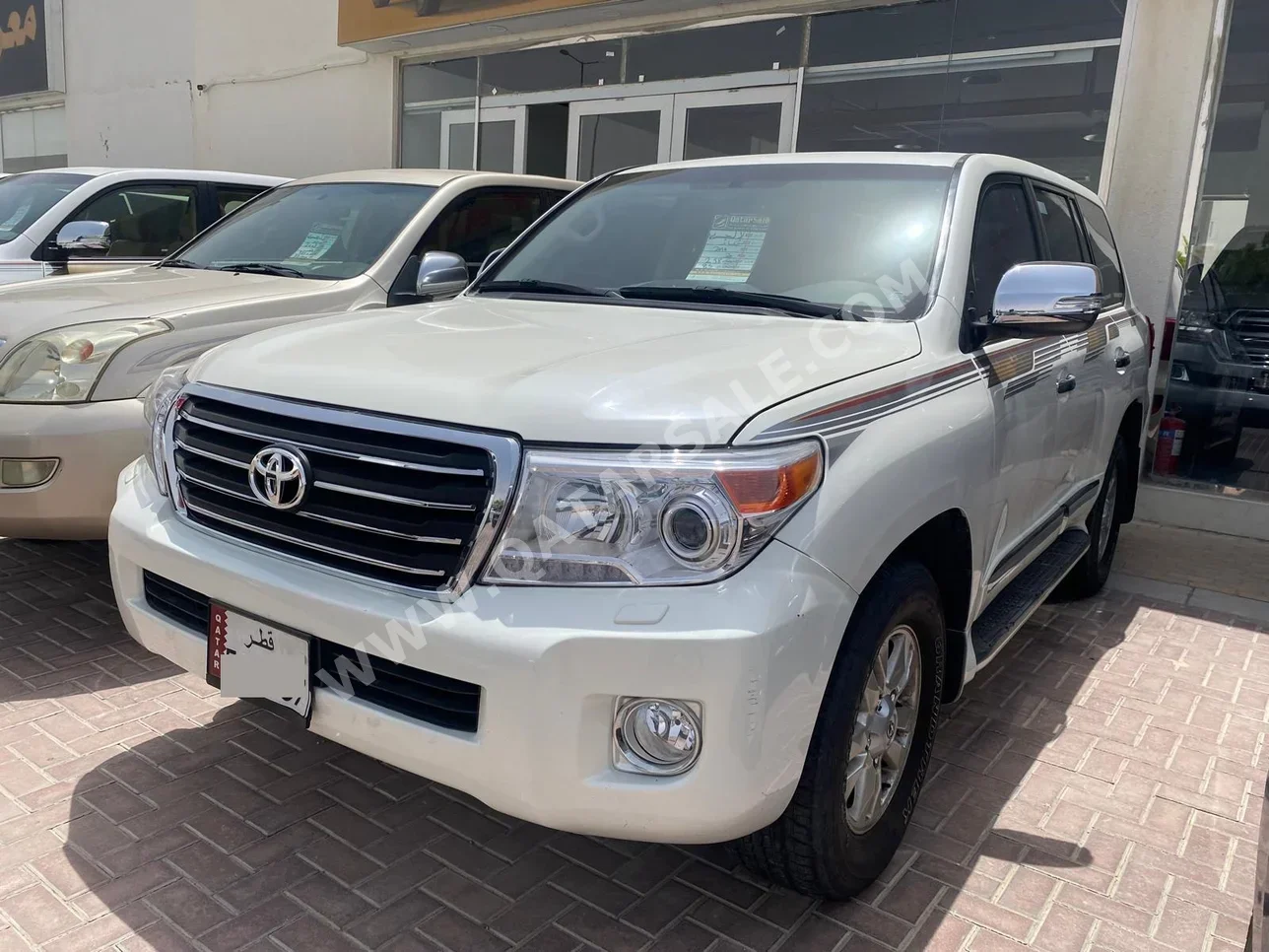 Toyota  Land Cruiser  GXR  2013  Automatic  258,000 Km  8 Cylinder  Four Wheel Drive (4WD)  SUV  White