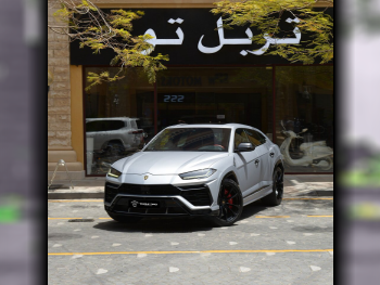 لمبرجيني  اوروس  2019  اوتوماتيك  86,400 كم  8 سلندر  دفع رباعي  اس يو في  فضي