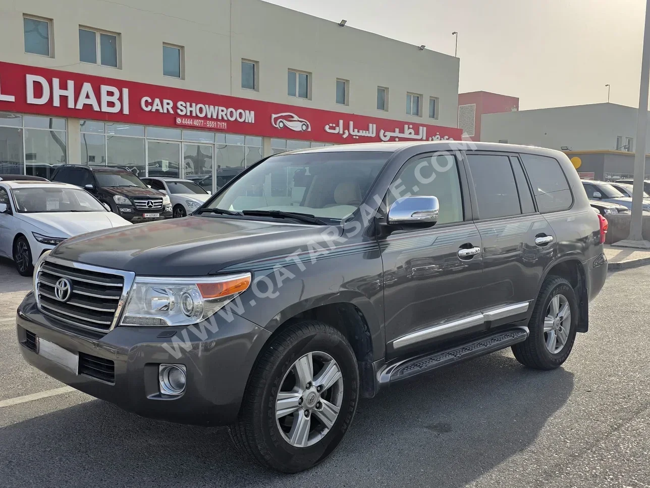 تويوتا  لاند كروزر  جي اكس ار  2013  اوتوماتيك  453,000 كم  8 سلندر  دفع رباعي  اس يو في  رمادي