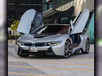 BMW  I-Series  8  2014  Automatic  39,000 Km  3 Cylinder  Rear Wheel Drive (RWD)  Coupe / Sport  Silver