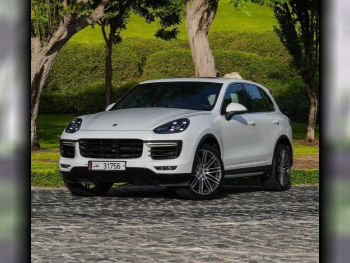 بورش  كيان  توربو  2016  اوتوماتيك  43,000 كم  8 سلندر  دفع رباعي  اس يو في  أبيض