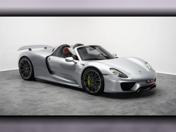 بورش  918  سبايدر  2015  اوتوماتيك  7,791 كم  8 سلندر  دفع خلفي  كشف  فضي