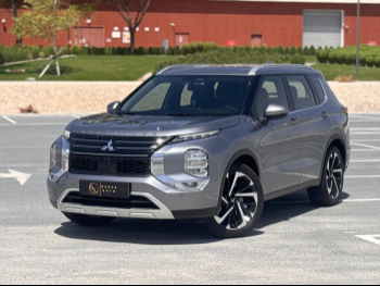 ميتسوبيشي  أوت لاندر  اتش ال +  2024  اوتوماتيك  26,000 كم  4 سلندر  دفع رباعي  اس يو في  رمادي ميتالك