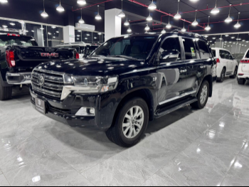 Toyota  Land Cruiser  VXR Black Edition  2017  Automatic  271,000 Km  8 Cylinder  Four Wheel Drive (4WD)  SUV  Black