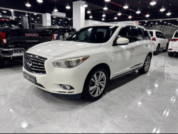 انفنيتي  جيه اكس  35  2013  اوتوماتيك  135,000 كم  6 سلندر  دفع رباعي  اس يو في  أبيض