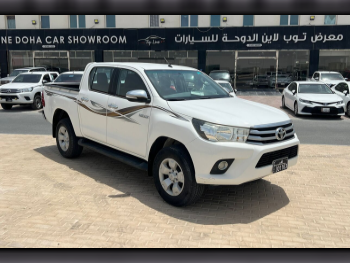 Toyota  Hilux  SR5  2017  Manual  131,000 Km  4 Cylinder  Four Wheel Drive (4WD)  Pick Up  White
