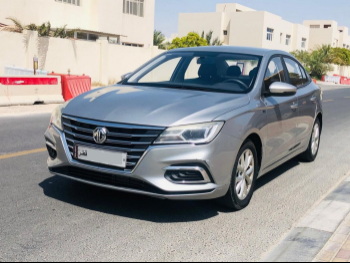 ام جي  5  2021  اوتوماتيك  155,000 كم  4 سلندر  سحب امامي  سيدان  فضي