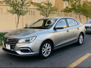 ام جي  5  2022  اوتوماتيك  88,000 كم  4 سلندر  سحب امامي  سيدان  فضي  تحت الضمان