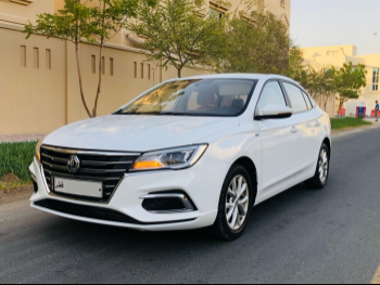 ام جي  5  2022  اوتوماتيك  100,000 كم  4 سلندر  سحب امامي  سيدان  أبيض  تحت الضمان