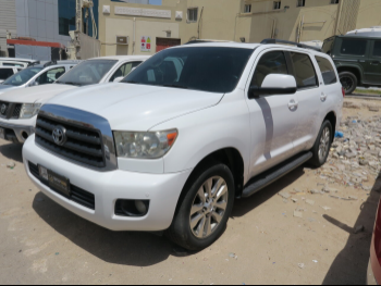 Toyota  Sequoia  2015  Automatic  218,000 Km  8 Cylinder  Four Wheel Drive (4WD)  SUV  White
