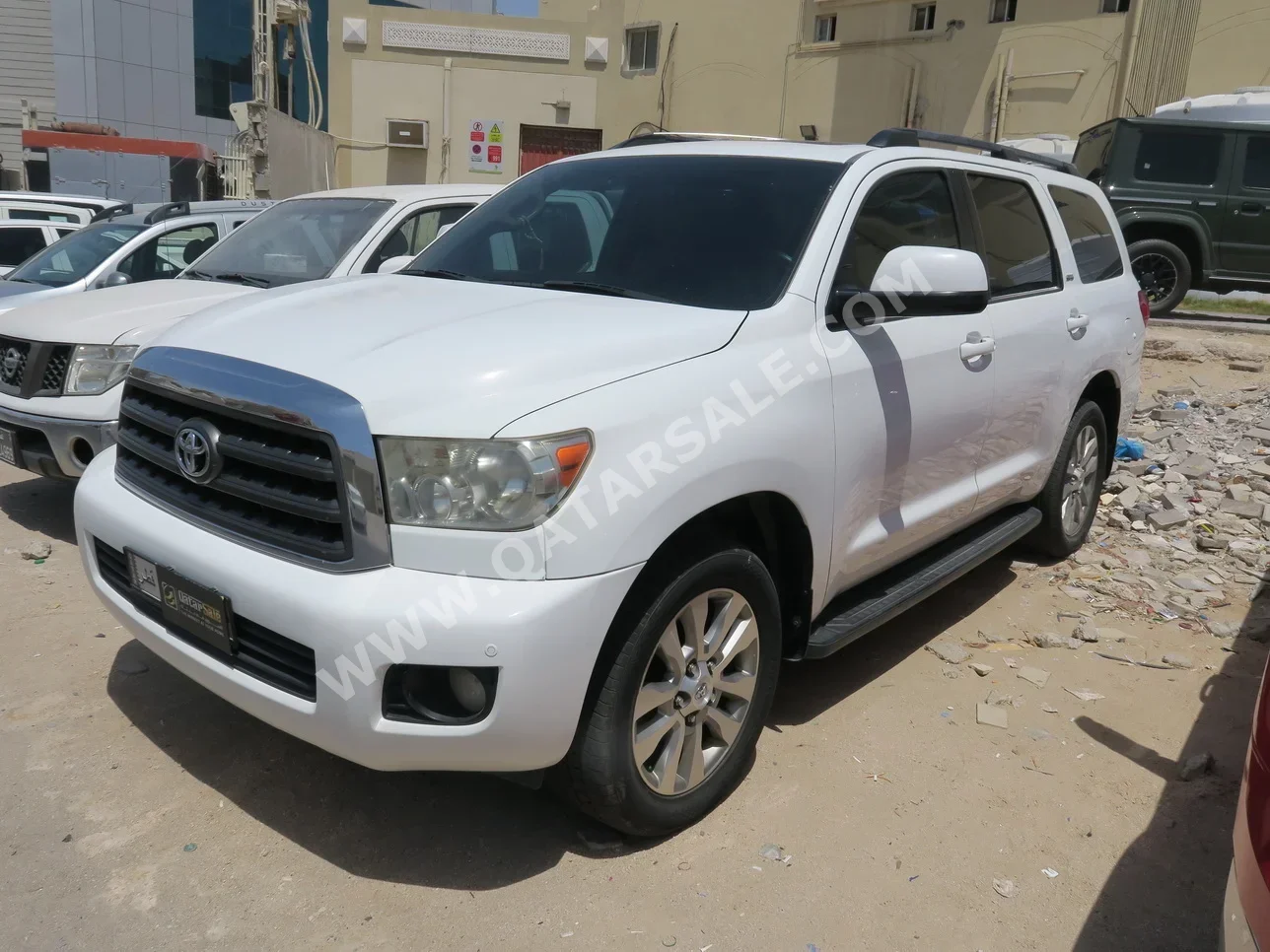 Toyota  Sequoia  2015  Automatic  218,000 Km  8 Cylinder  Four Wheel Drive (4WD)  SUV  White