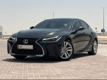 لكزس  اي اس  300  2023  اوتوماتيك  31,000 كم  4 سلندر  دفع خلفي  سيدان  أسود  تحت الضمان